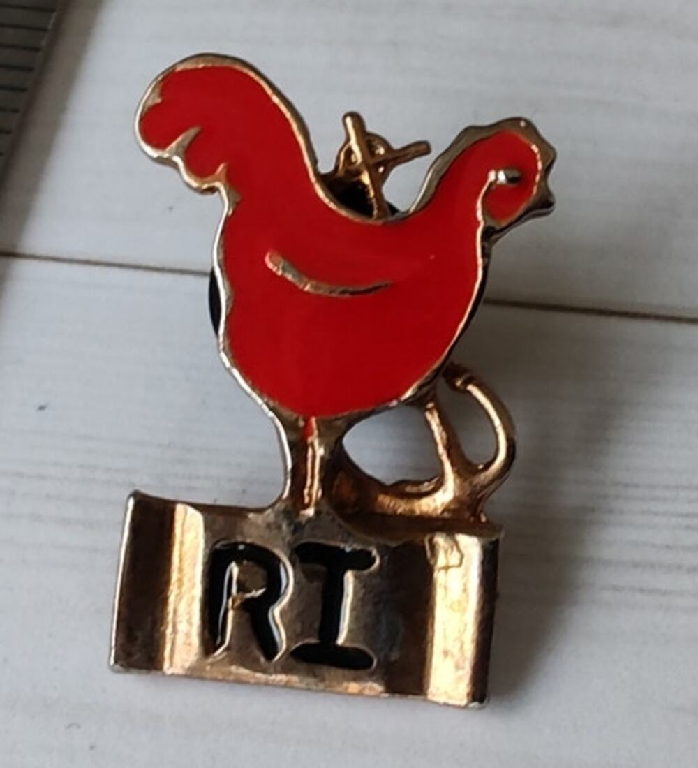 Rhode Island Red Rooster State Pin Souvenir Travel Hat Lapel Collectible